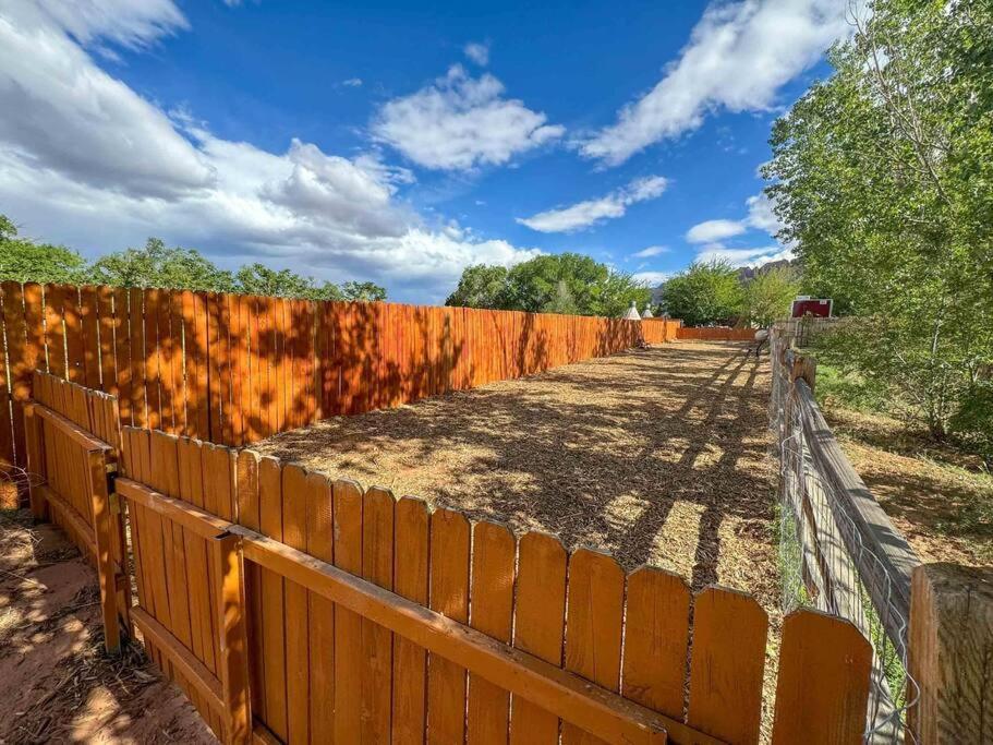 Desert Glamping Getaway Near Moab Arches Np Villa Exterior photo