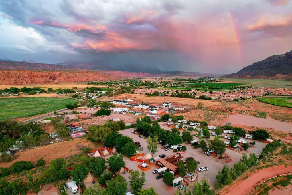 Desert Glamping Getaway Near Moab Arches Np Villa Exterior photo